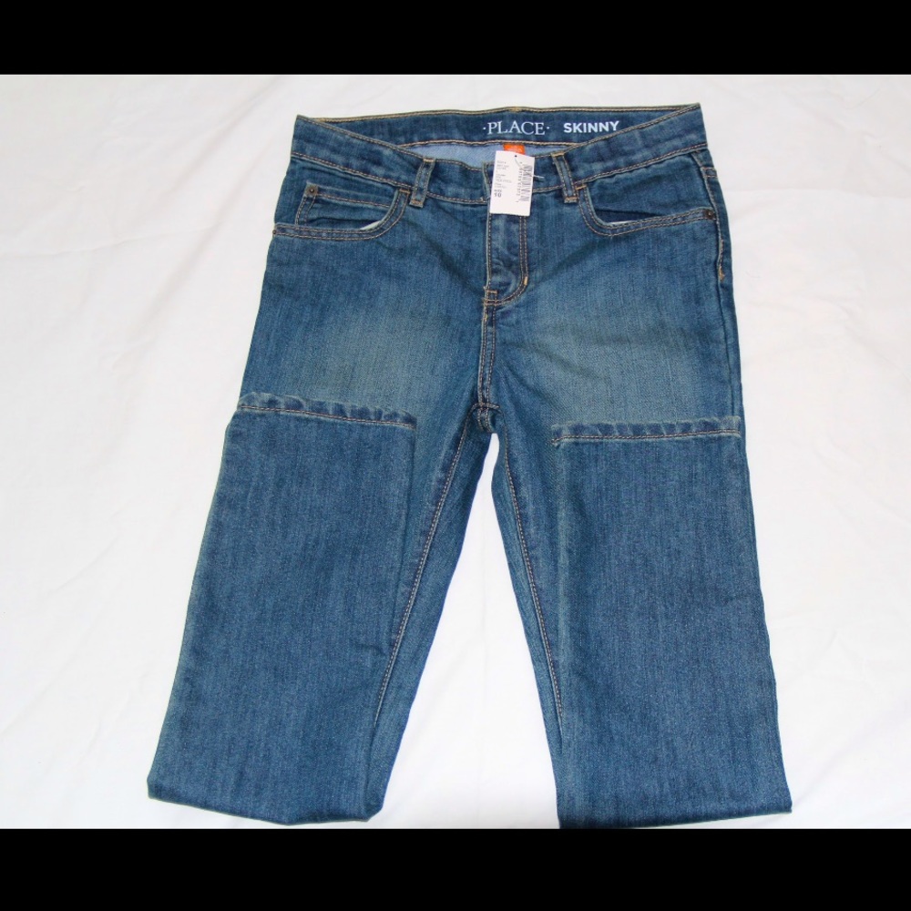 Place skinny jeans
